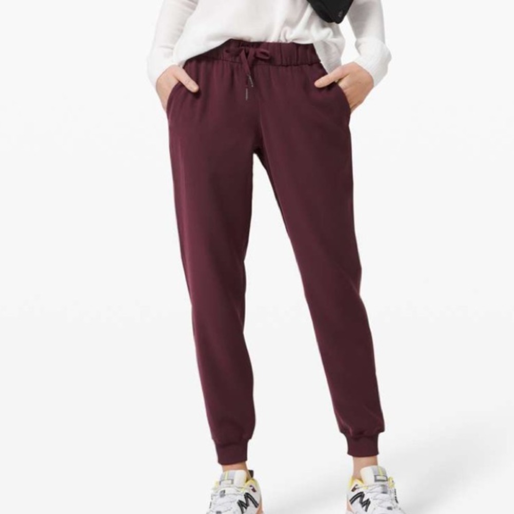 Lululemon On the Fly Jogger *Woven Cassis W5BZDS - Picture 2 of 7